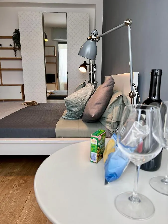 Cozy Apartment 3 Km Away From Duomo Milan