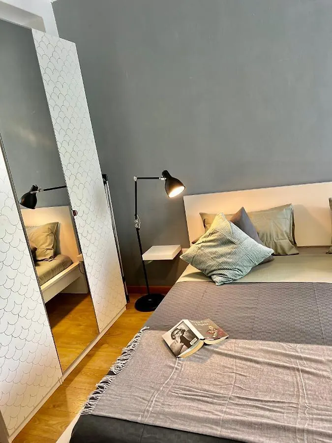Cozy Apartment 3 Km Away From Duomo Milan